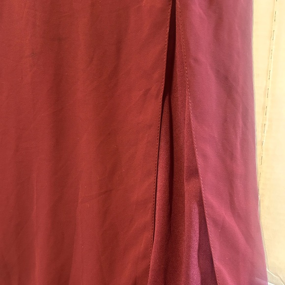 Elegant Burgundy Evening Gown - Picture 3 of 10